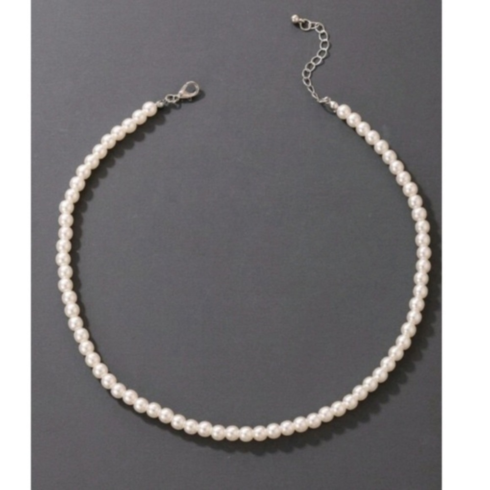 Brand New Anthropologie Pearl Choker Necklace w/Silver Hardware 5.8” +2” classy